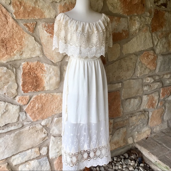 Astr Dresses & Skirts - ASTR the label ivory lace crochet trim midi dress